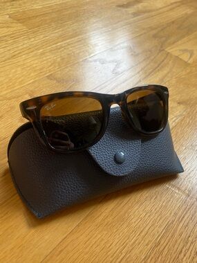 Ray-Ban Folding Wayfarer Tortoiseshell Sunglasses